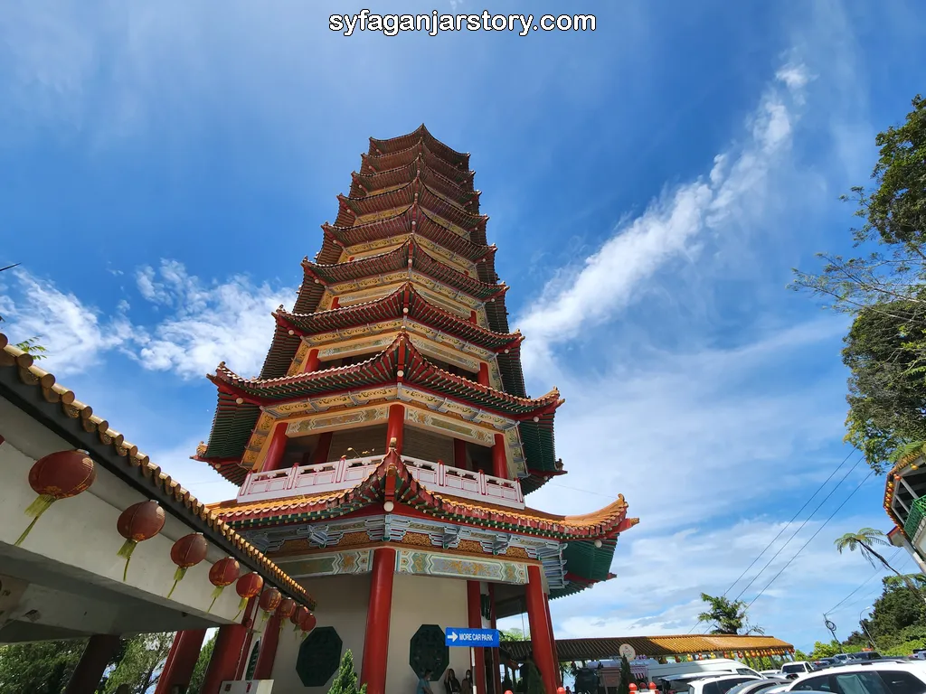 Pagoda chin swee temple