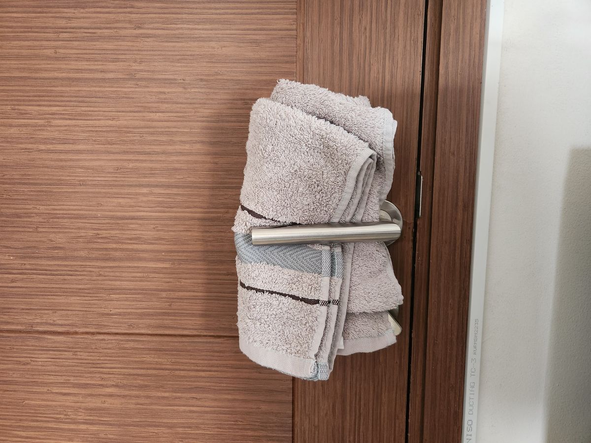 How To Secure Hotel Room Door With A Hanger And Towel   Handuk Di Pintu Hotel Fi 