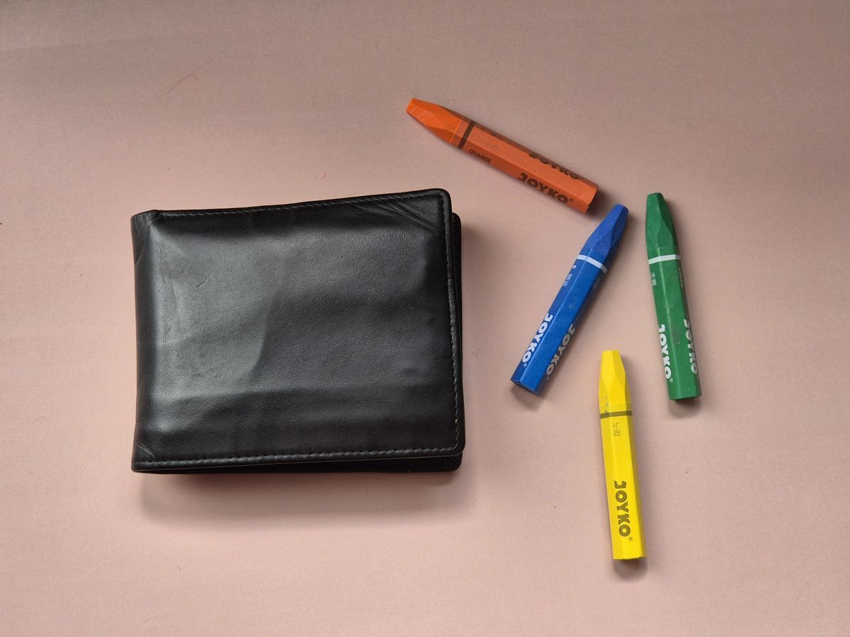 3 Benefits of Keeping Crayons in Your Wallet When Traveling