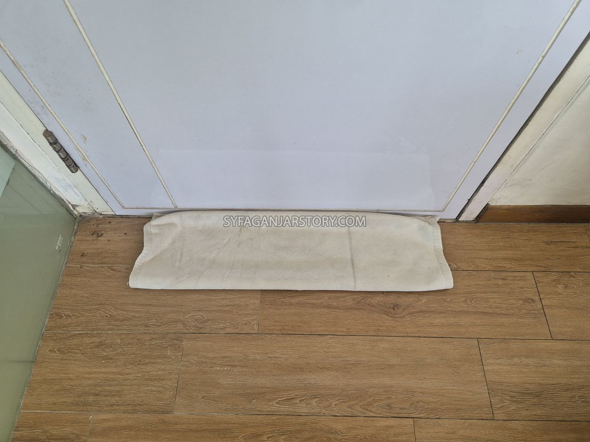 7 Benefits of Putting Towels Under Hotel Doors